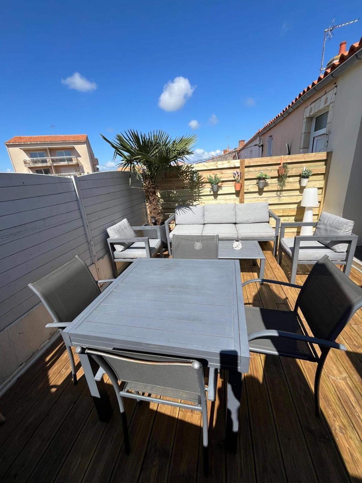 Chaleureux Logement-Centre Ville-Proche Gare-Plage 莱萨布勒-多洛讷 外观 照片